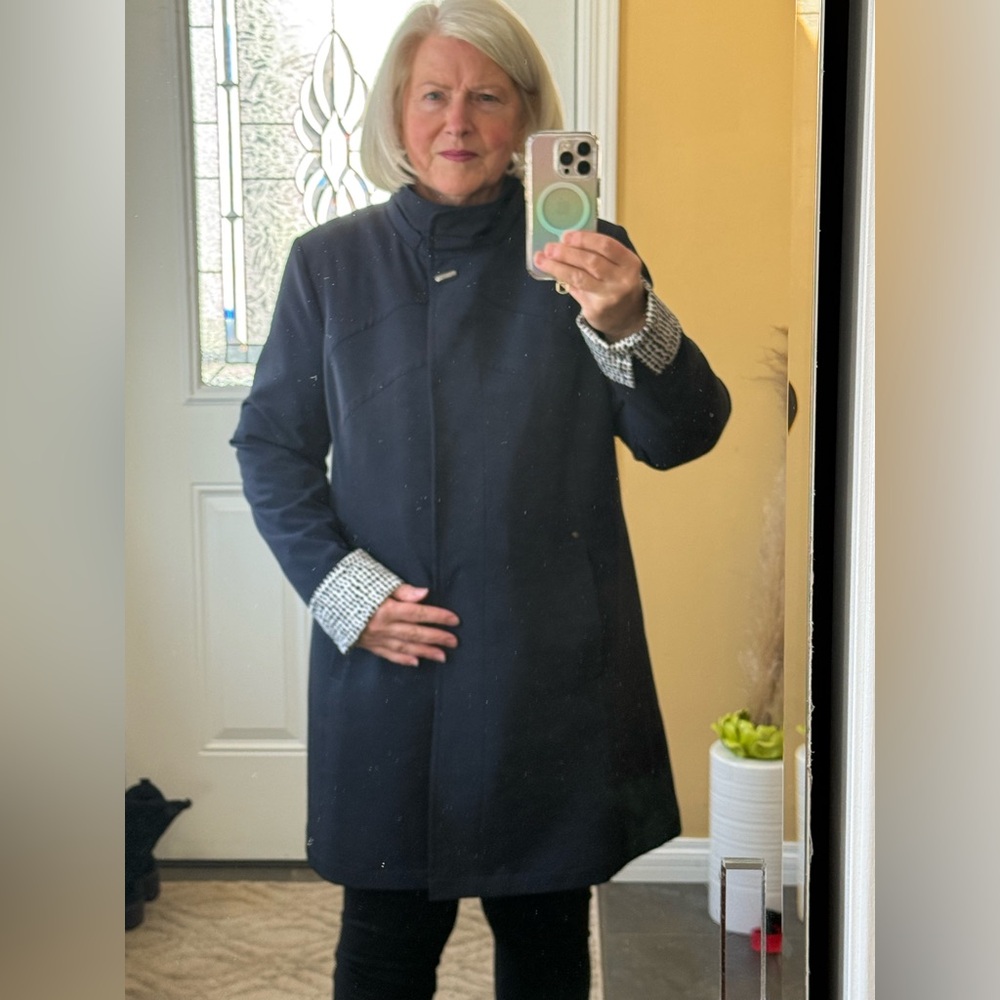 SPRING COAT, Melanie Lyne Novelti navy coat.